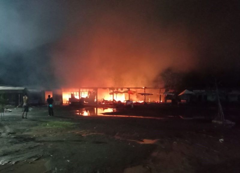 11 Warung Milik BUMDes di Obyek Wisata Pantai Wonokerto Pekalongan Terbakar