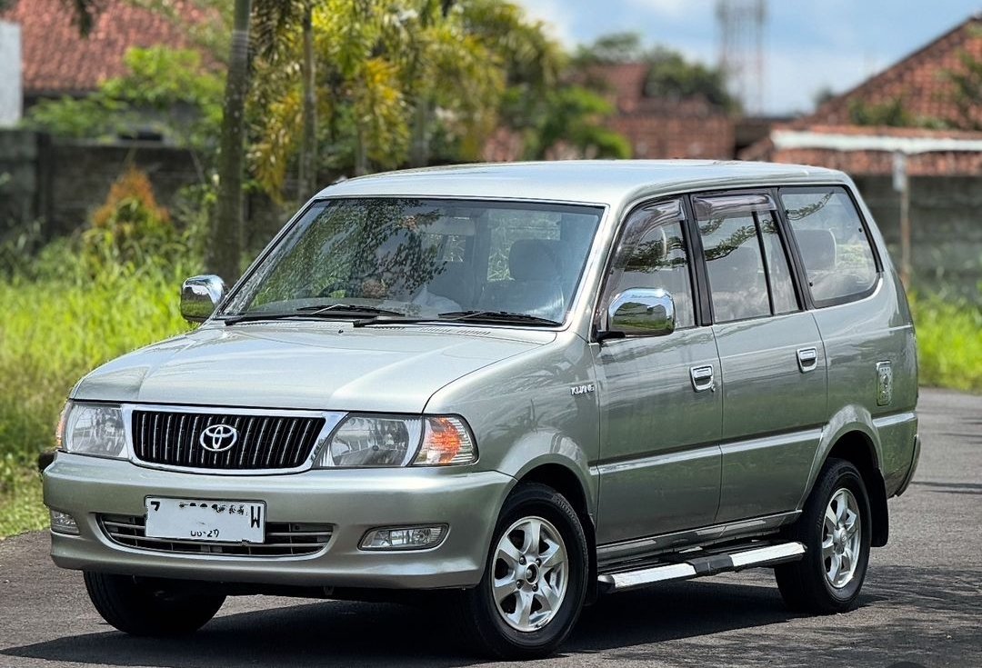 Toyota Kijang LGX Diesel Rival dari Isuzu Panther yang Masih Eksis Sampai Hari Ini, Harganya Lebih Murah!