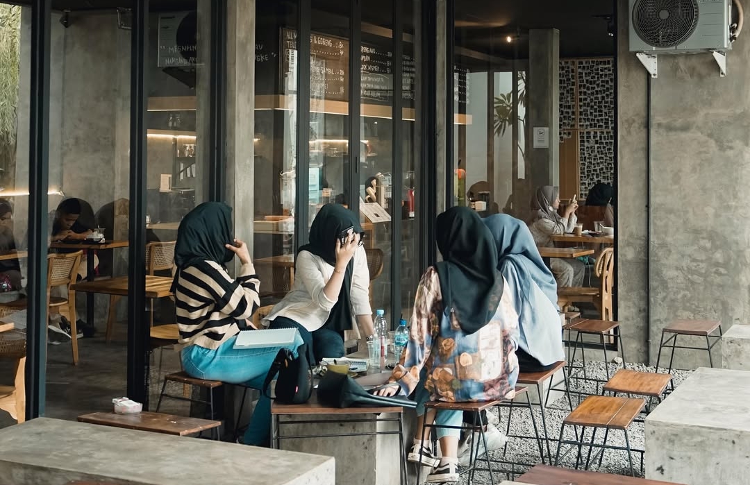 Solusi Bukber Murah Kesini Saja 5 Warmindo di Pekalongan Ini Wajib Kamu Coba, Tempatnya Nyaman