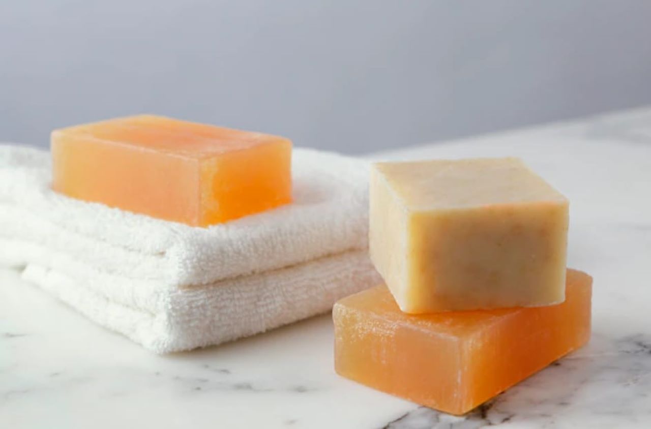 3 Rekomendasi Sabun mandi yang Aman Dipakai di Wajah untuk Mencerahkan, Kulit Jadi Glowing