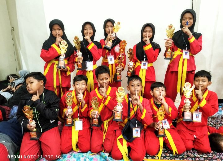 Keren! SD Muhammadiyah Kajen Berhasil Raih Juara Umum Tapak Suci Putera Muhammadiyah dalam Kejurda Tapak Suci 