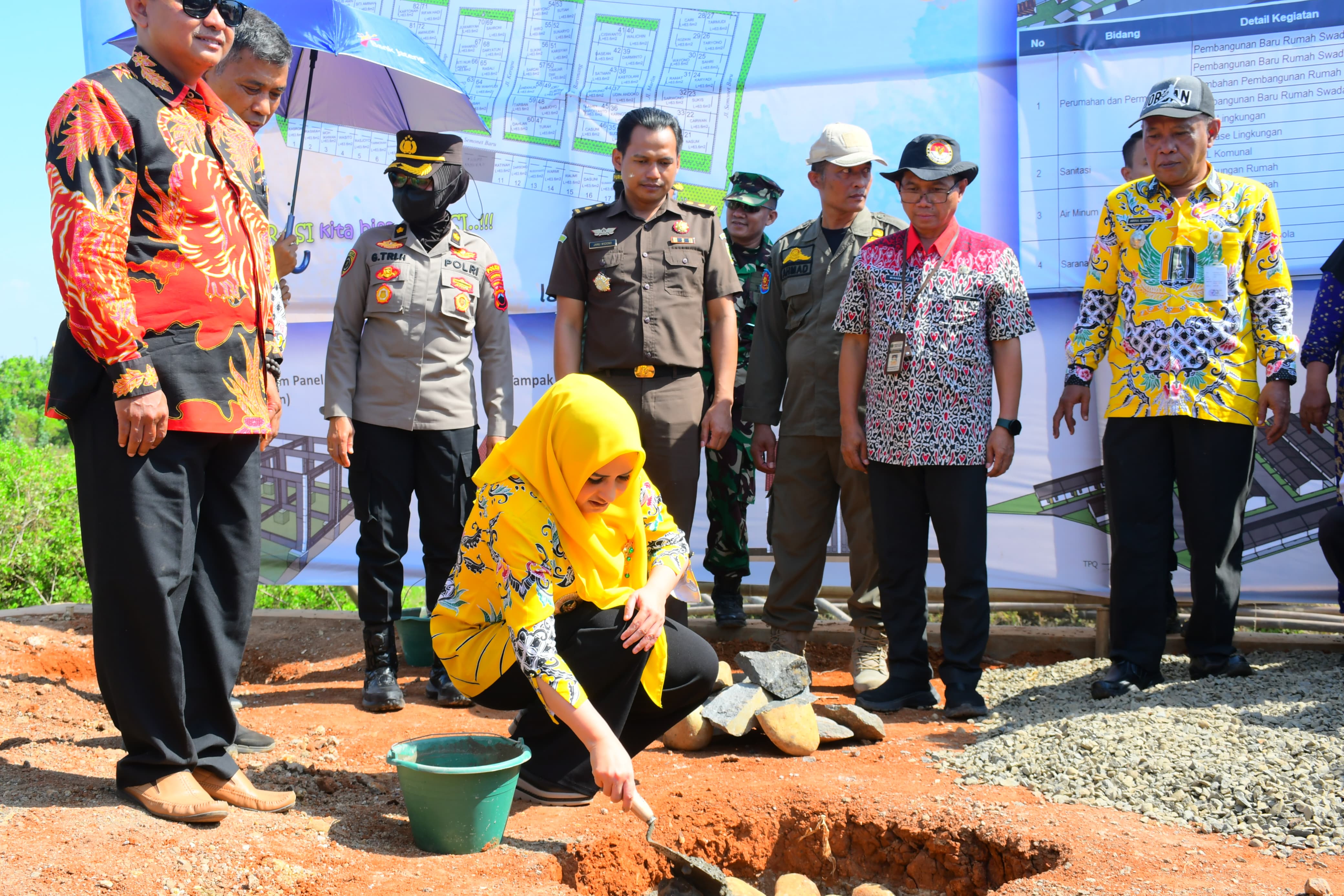 Bupati Fadia Lakukan Peletakan Batu Pertama Pembangunan 100 Rumah Bagi Warga Simonet, Anggaran 14,7 Miliar