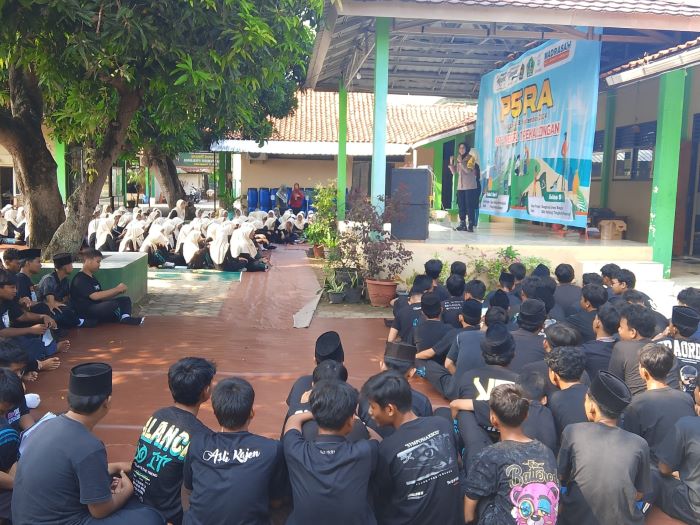 Satuan Binmas Polres Pekalongan Berikan Penyuluhan Antisipasi Bullying di MTS Negeri 1 Pekalongan