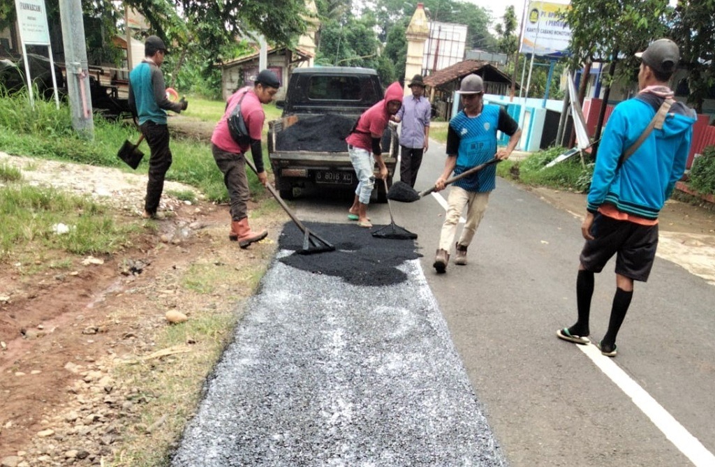 Sambut Libur Lebaran, Pemkab Batang Mulai Pebaiki Akses Jalan ke Objek Wisata