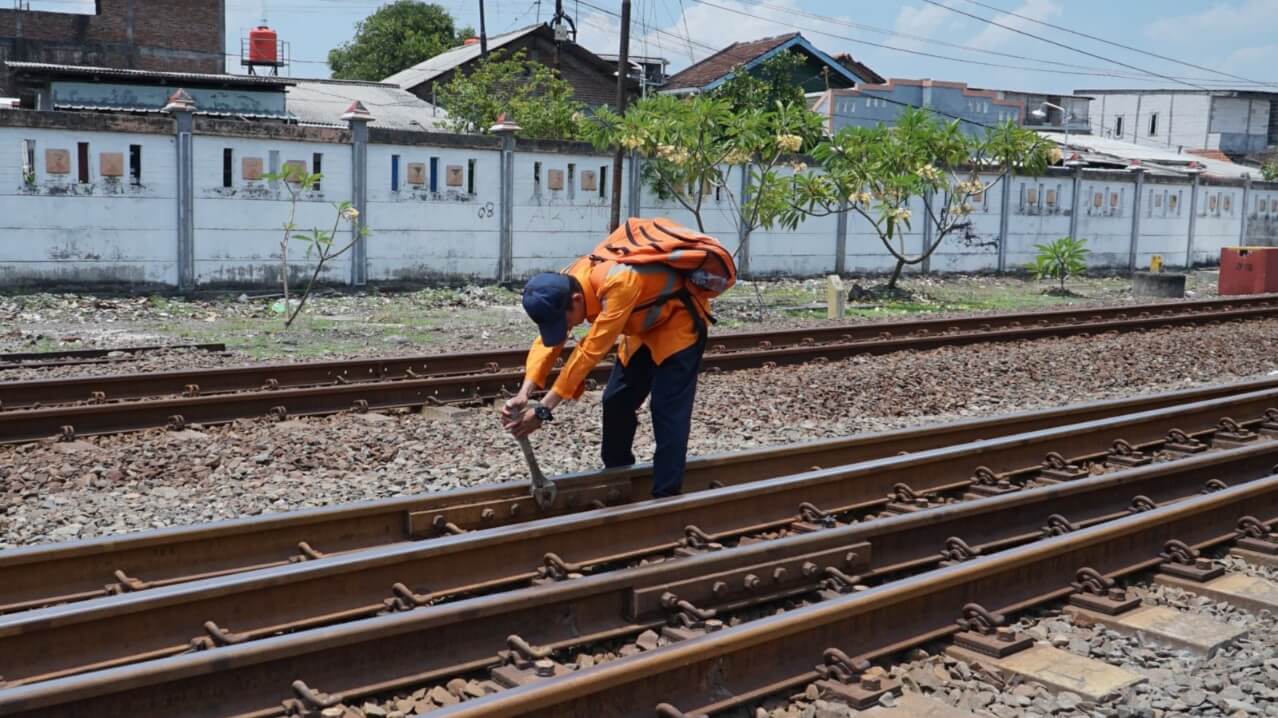 KAI Daop 4 Semarang Pastikan Keselamatan Perjalanan dengan Terjunkan 125 Petugas Pemeriksa Jalur