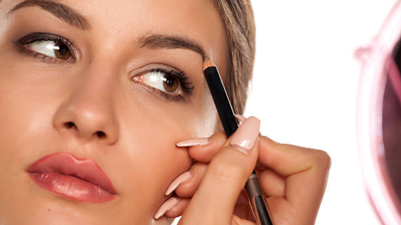 4 Pensil Alis Rekomendasi MUA yang Waterproof dan Tahan Lama hingga 12 Jam