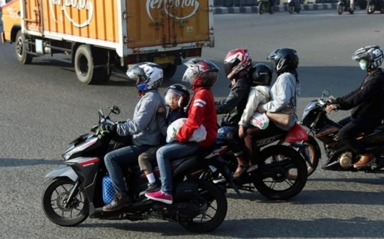 Tips Cari Aman Honda, Pengendara Jaga Etika Selama Berkendara 