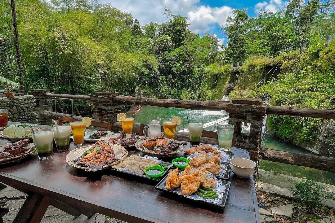 Cari Tempat Nongkrong Unik? Inilah 6 Tempat Makan Tepi Sungai Terkenal di Yogyakarta dengan Vibes Seru