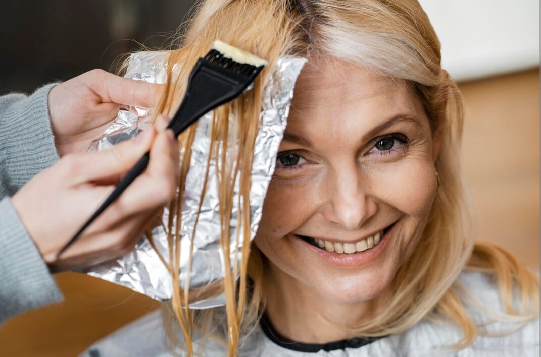 3 Rekomendasi Cat Rambut untuk Menghilangkan Uban yang Aman dan Tahan Lama