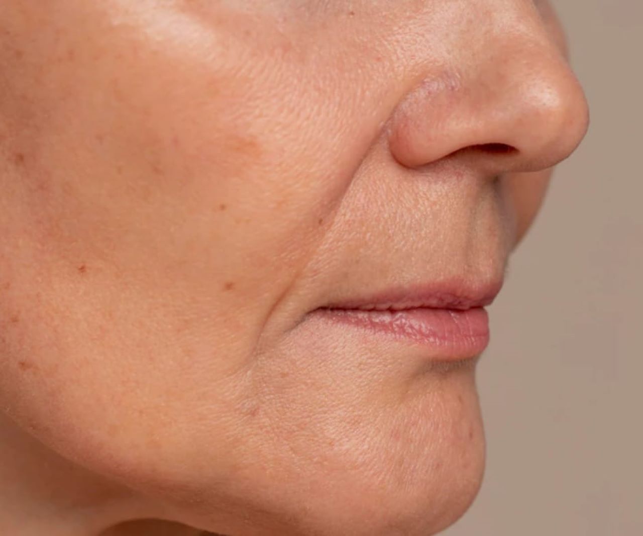 Rekomendasi Sunscreen untuk Menghilangkan Noda Hitam dan Kerutan di Wajah, Cuma 30 Ribuan