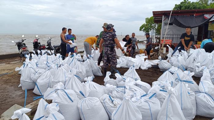 Tanggul Benteng Pengaman Sungai Sengkarang Jebol, 5 Desa di Kecamatan Wonokerto Pekalongan Banjir