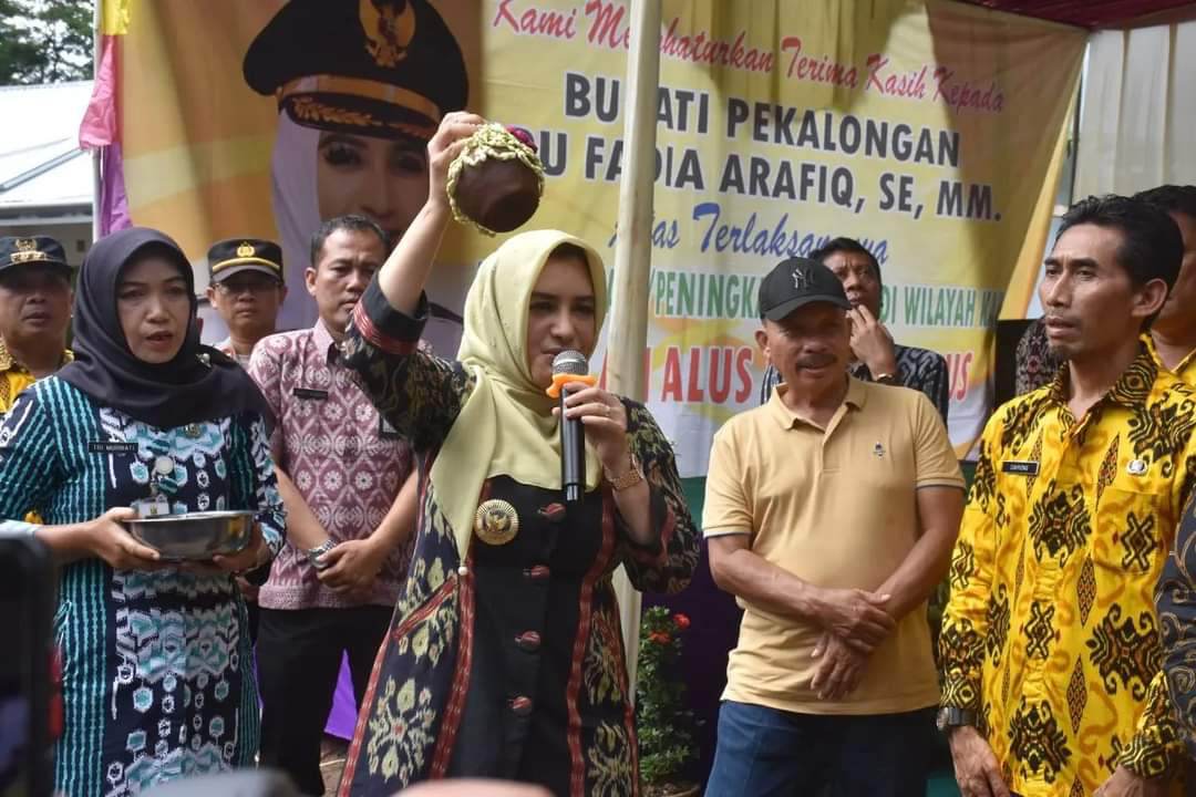Bupati Pekalongan Fadia Arafiq Resmikan Ruas Jalan Tajur - Lambur - Kandangserang Sepanjang 2,3 Kilometer