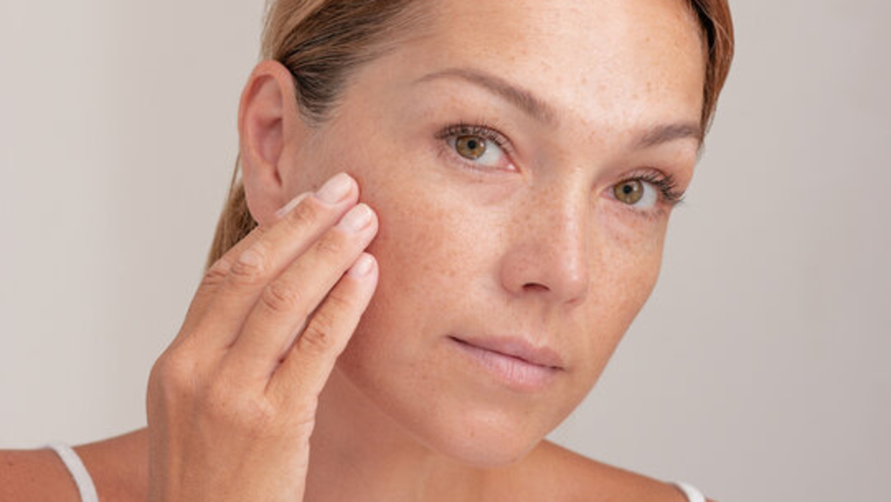 Daftar Rekomendasi Cream Penghilang Flek Hitam di Wajah untuk Usia 40 Tahun Ke Atas