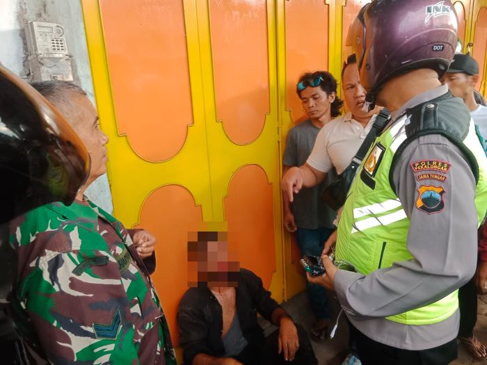 Paksa Warga Beli Minyak Urut Jualannya di Pasar Wiradesa Pekalongan, Warga Palu Diamankan Polisi