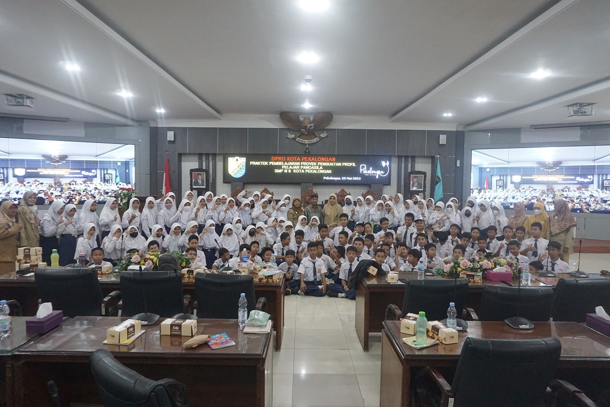 DPRD Terima Kunjungan Siswa SMPN 6 Pekalongan untuk Belajar Demokrasi