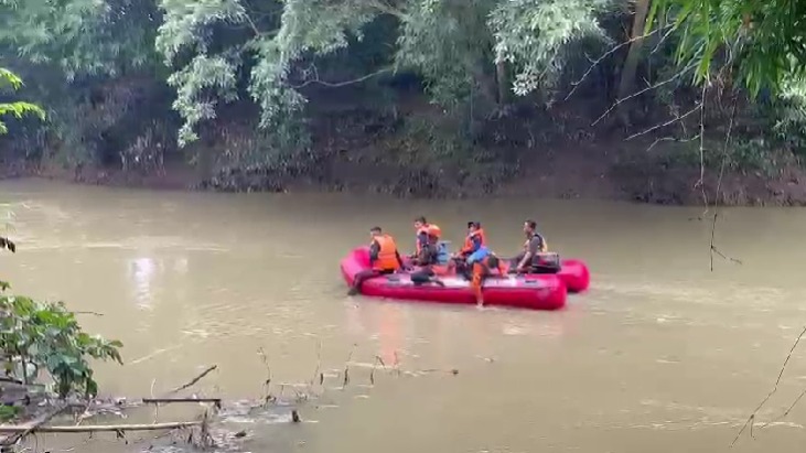Hari Ketiga, Tim SAR Gabungan Gunakan Teknik Blender untuk Mencari Korban Tenggelam di Sungai Sragi   