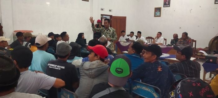 Oknum Perangkat Desa Legokalong Pekalongan Diduga Tilep PBB, Warga Geruduk Balai Desa Legokalong