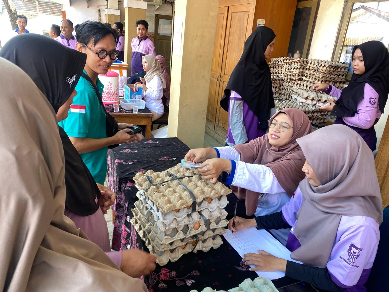 Jumat Berkah di Bulan Bakti Peternakan, Dislutkanak Batang Sediakan Telur dan Produk Ternak dengan Harga Murah