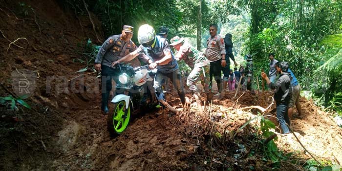 Jalur Kroyokan Longsor, Akses Doro-Petungkriyono Terisolir