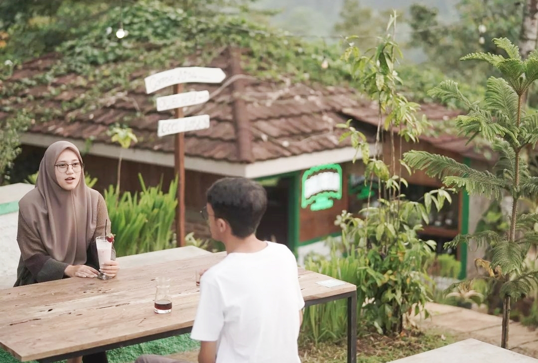 Tempatnya Bikin Candu, Inilah 5 Coffee Shop Bernuansa Alam di Batang, Bisa Sambil Menghirup Udara Segar!