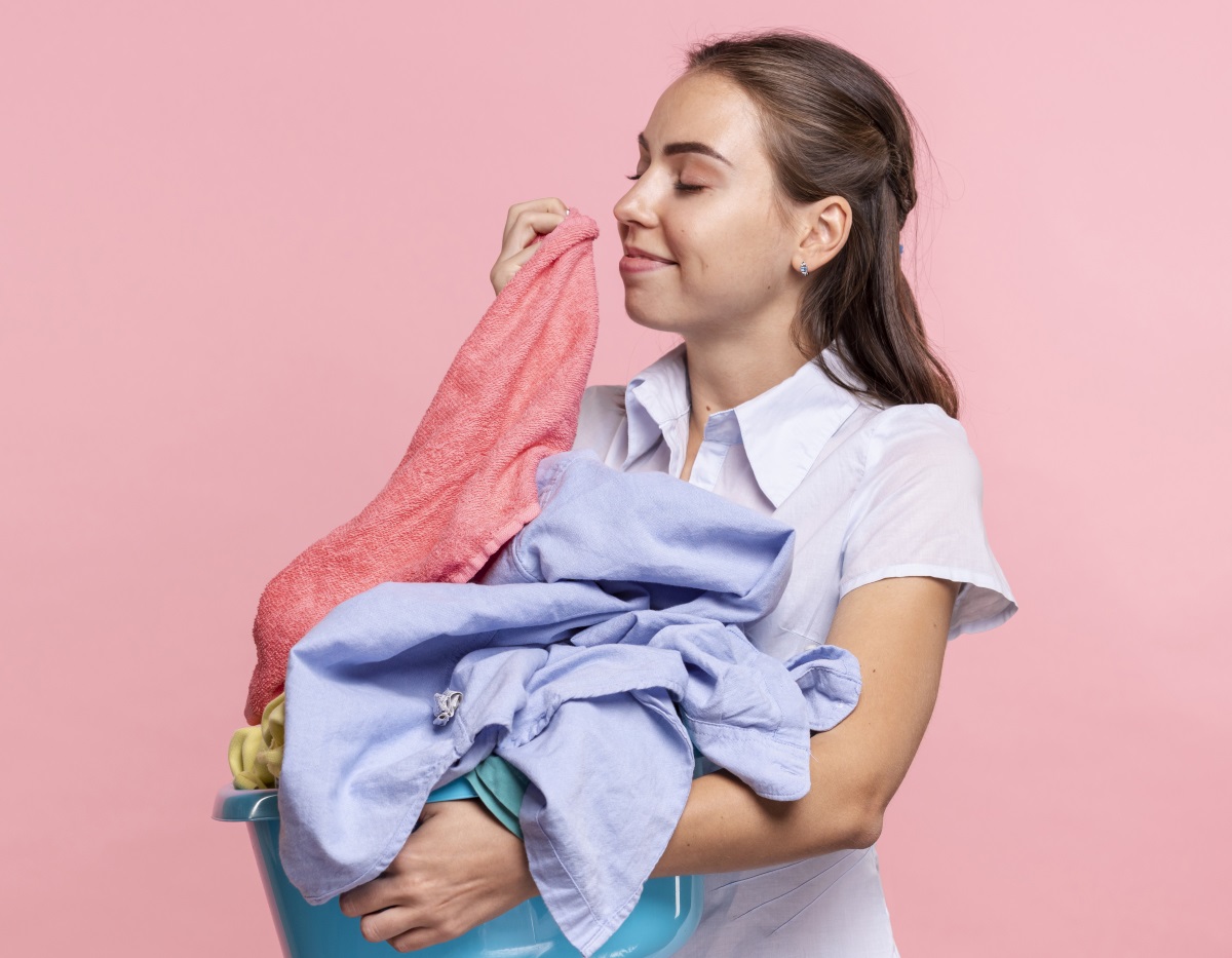Sudah Dicuci Kok Masih Bau? Inilah 4 Cara Menghilangkan Bau Apek pada Baju yang Sudah Dicuci Beserta Penyebabn