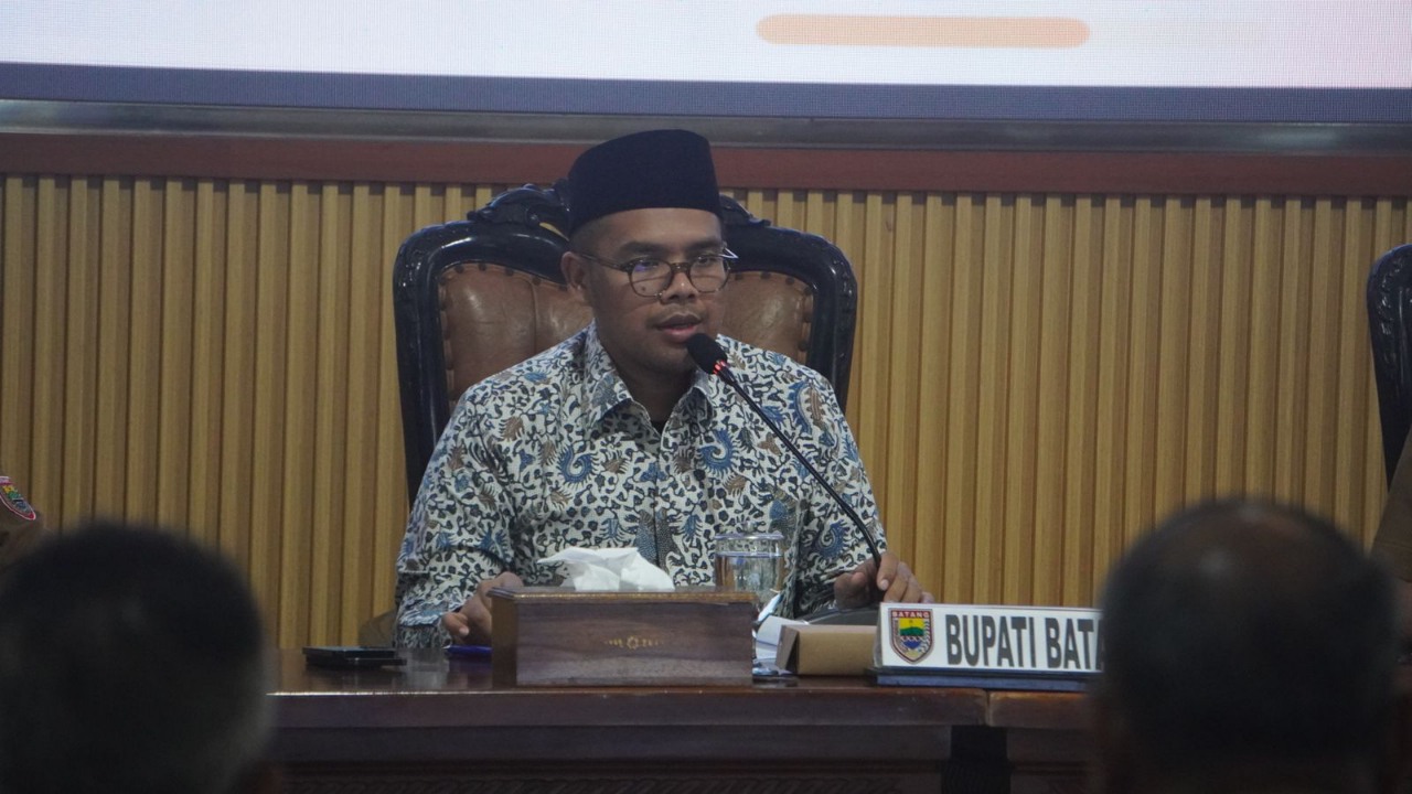 Bupati Batang Gerah, Parkir Truk Liar di Exit Tol Kandeman Kembali Marak dan Membahayakan Pengguna Jalan