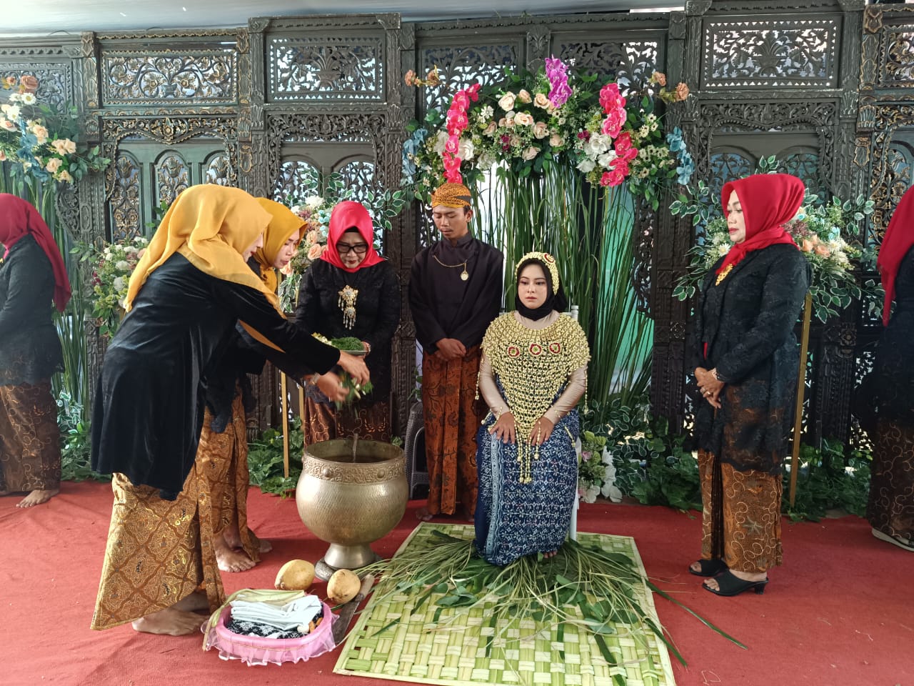 Lestarikan Budaya, Lesbumi PCNU Kabupaten Pekalongan Gelar Mitoni Adat Jawa