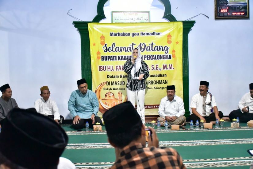 Safari Ramadhan, Bupati Pekalongan Fadia Arafiq Sambangi Masjid Jami’ Baiturrahman Desa Pododadi