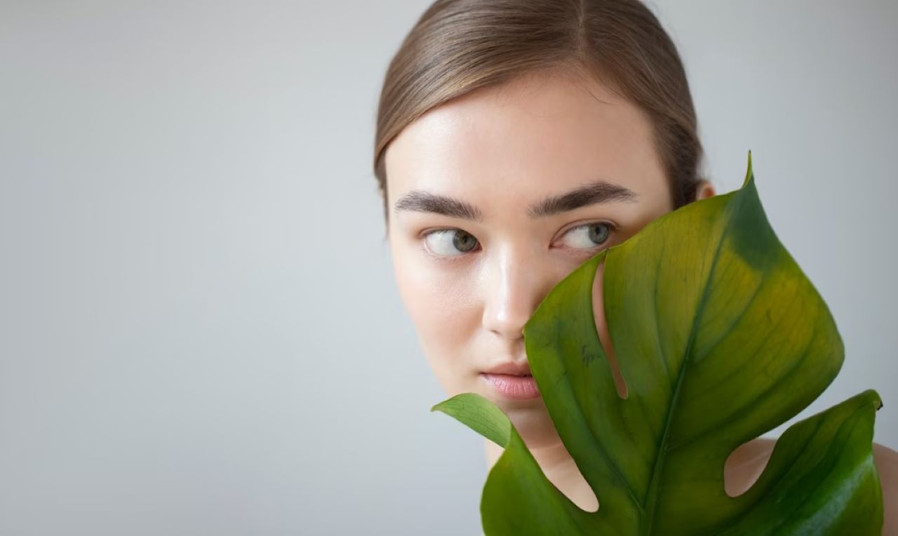 Mau Wajah Glowing Secara Alami? Ini 3 Masker Buah yang Bisa Kamu Pakai 
