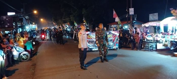 TNI-Polri Amankan Pawai Ta'aruf Madin Ar - Rohmah Desa Jrebengkembang