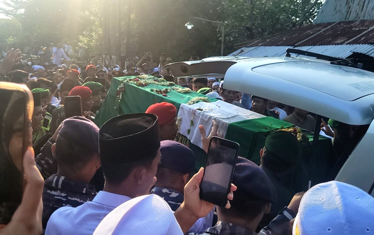Ribuan Pelayat Hadiri Pemakaman Syarifah Salma di Sapuro Pekalongan