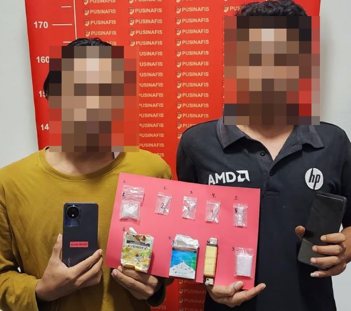 Asik Nongkrong di Poskampling, 2 Pengedar Sabu Dicokok Polisi di Desa Bugangan Kedungwuni