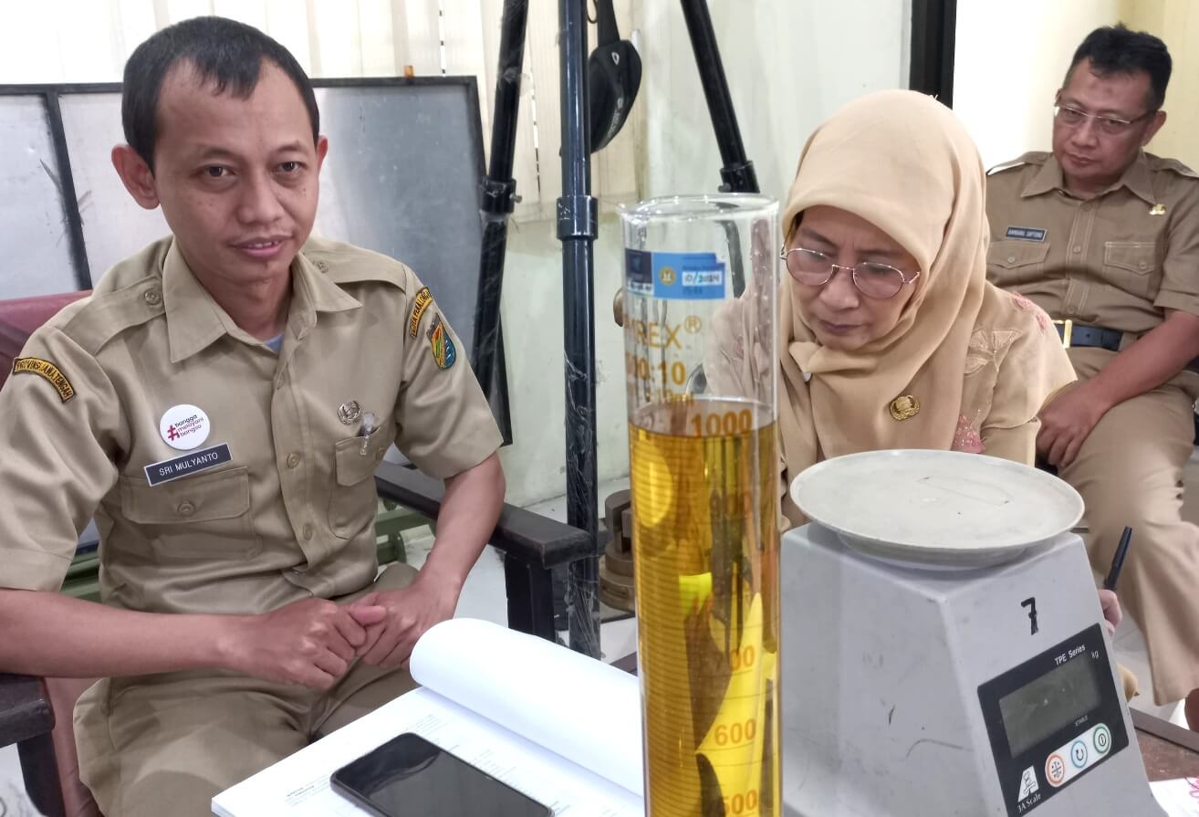 Benarkah Isi Bersih Minyakita Sesuai? Ini Temuan di Kota Pekalongan Berdasar Uji Sampel UPTD Metrologi Legal