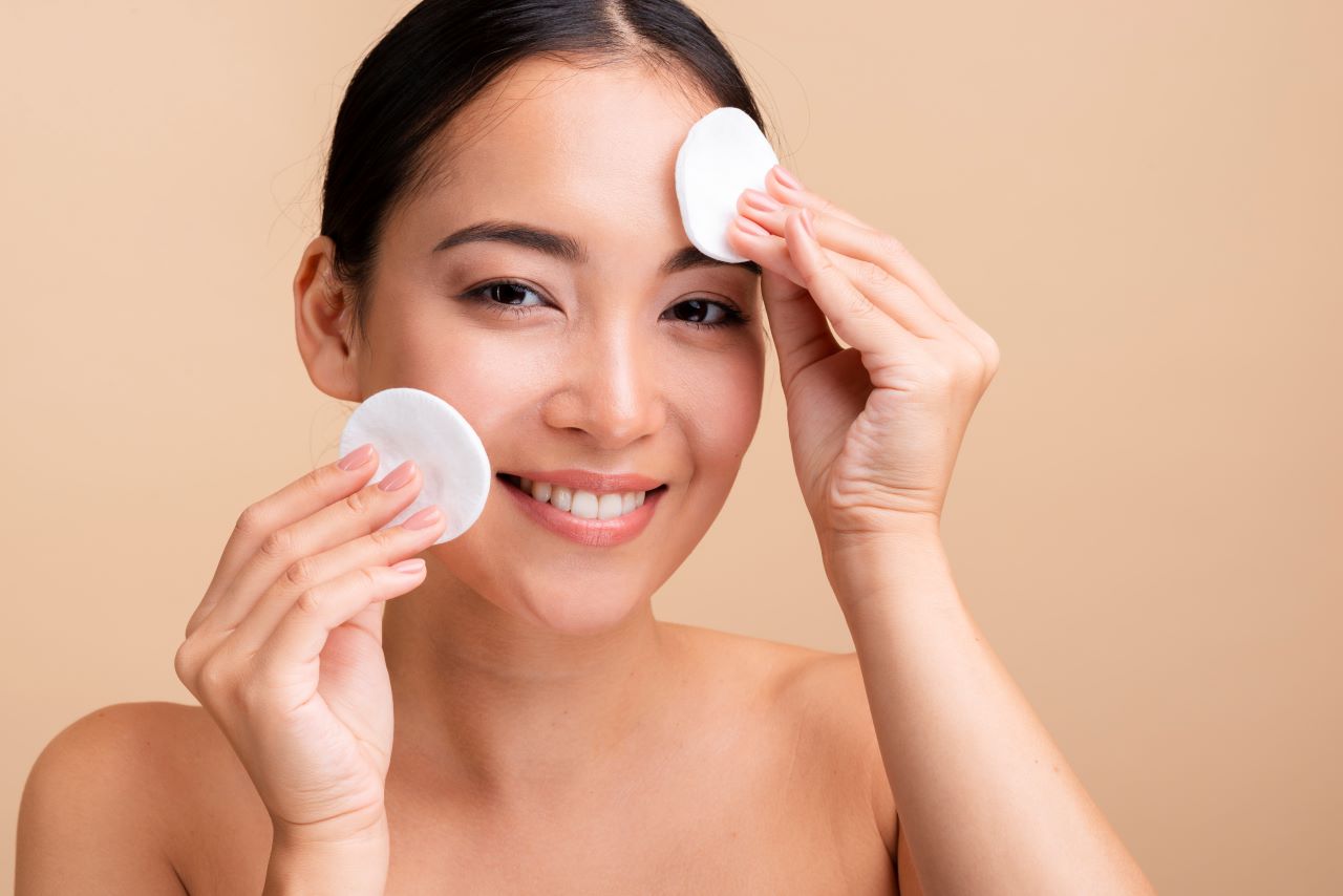 3 Rekomendasi Terbaik Exfoliating Toner untuk Mengangkat Sel-Sel Kulit Mati Agar Wajah Glowing Bebas Flek