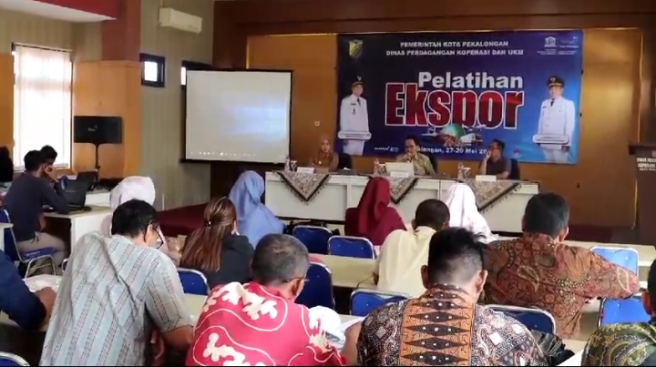 Perluas Pangsa Pasar, Pemkot Pekalongan Gelar Pelatihan Ekspor Bagi Puluhan Pelaku Usaha Batik dan Fesyen