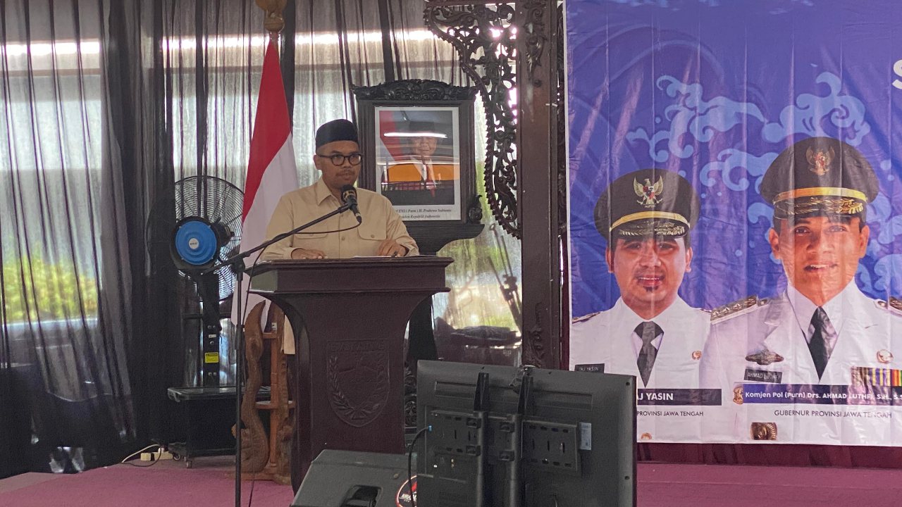 Bupati Batang Beri Hadiah Sepeda Motor untuk Desa Tercepat Lunas PBB 