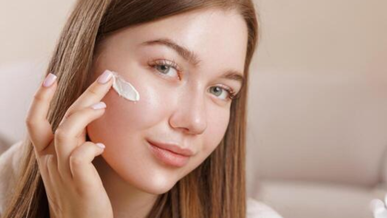 4 Merk Sunscreen SPF 50 yang Cocok untuk Kulit Berminyak dan Kusam