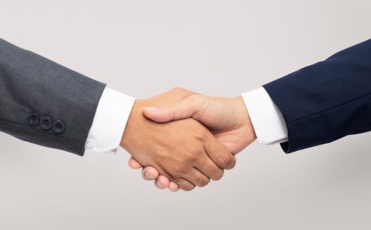 Kupas Tuntas Akad Jual Beli dalam Investasi Emas Digital: Halal Gak Sih?