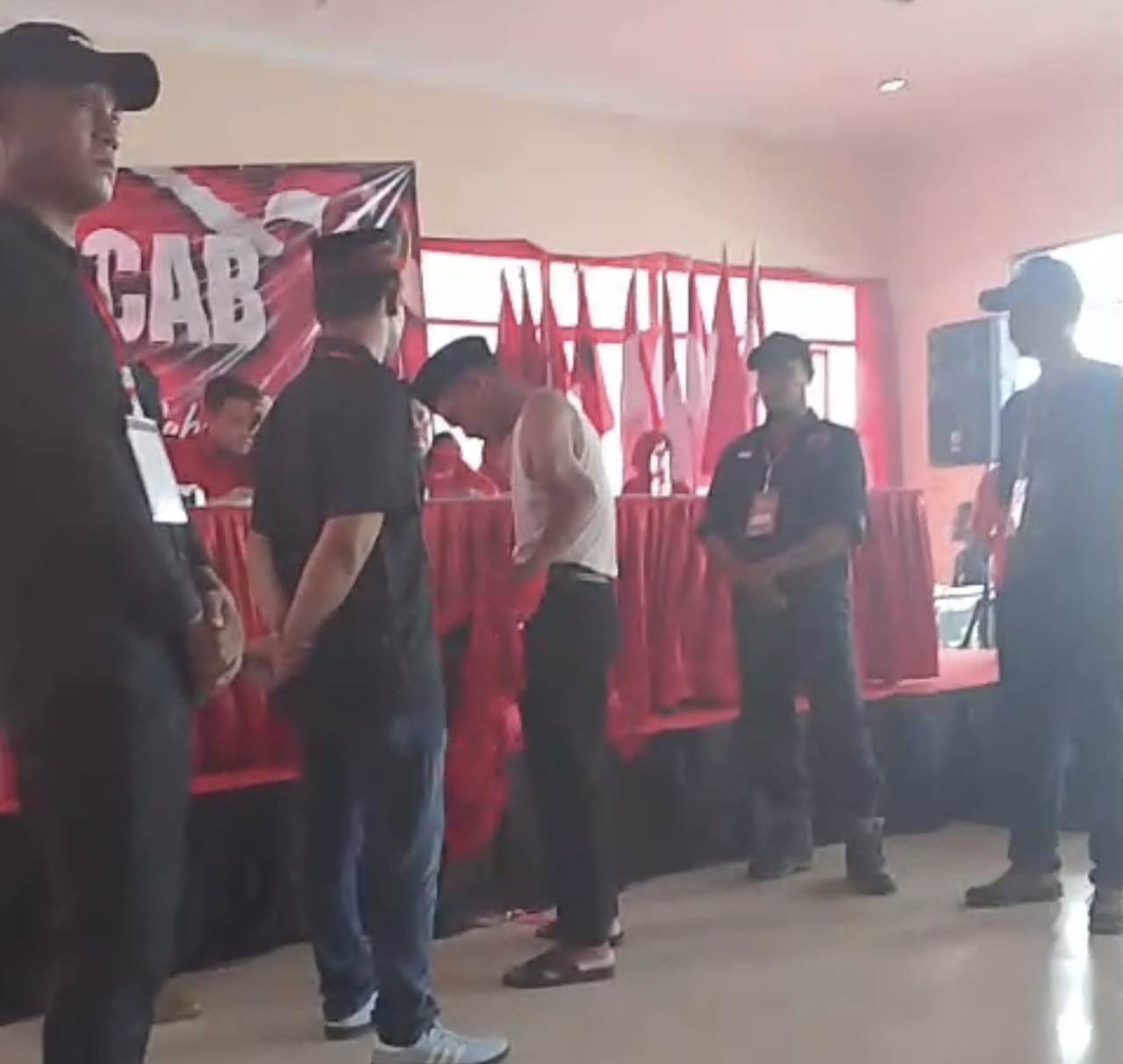 Aksi Protes Warnai Musancab PDI-P Batang, Puluhan Kader Lepas Seragam dan Walkout