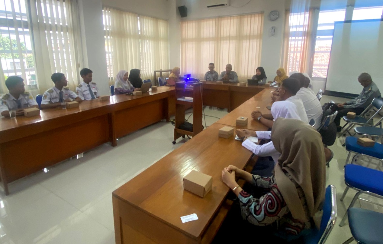 Kemenkumham Jateng Dampingi Pemenang Lomba Krenova di Purworejo dalam Drafting Paten