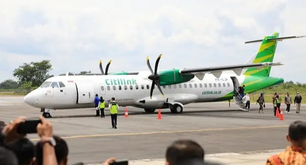 Sambut Kedatangan Penerbangan Perdana Citilink di Ngloram, Ganjar : Alhamdulillah Jumat Barokah Bisa Terbang L