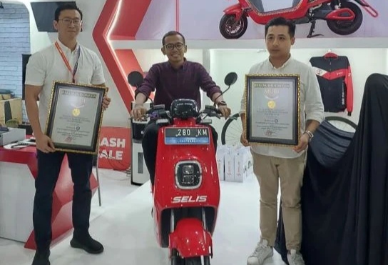 Pecahkan Rekor MURI, Motor Listrik Ini Bisa Menempuh Jarak 230 Kilogram dalam Sekali Charger