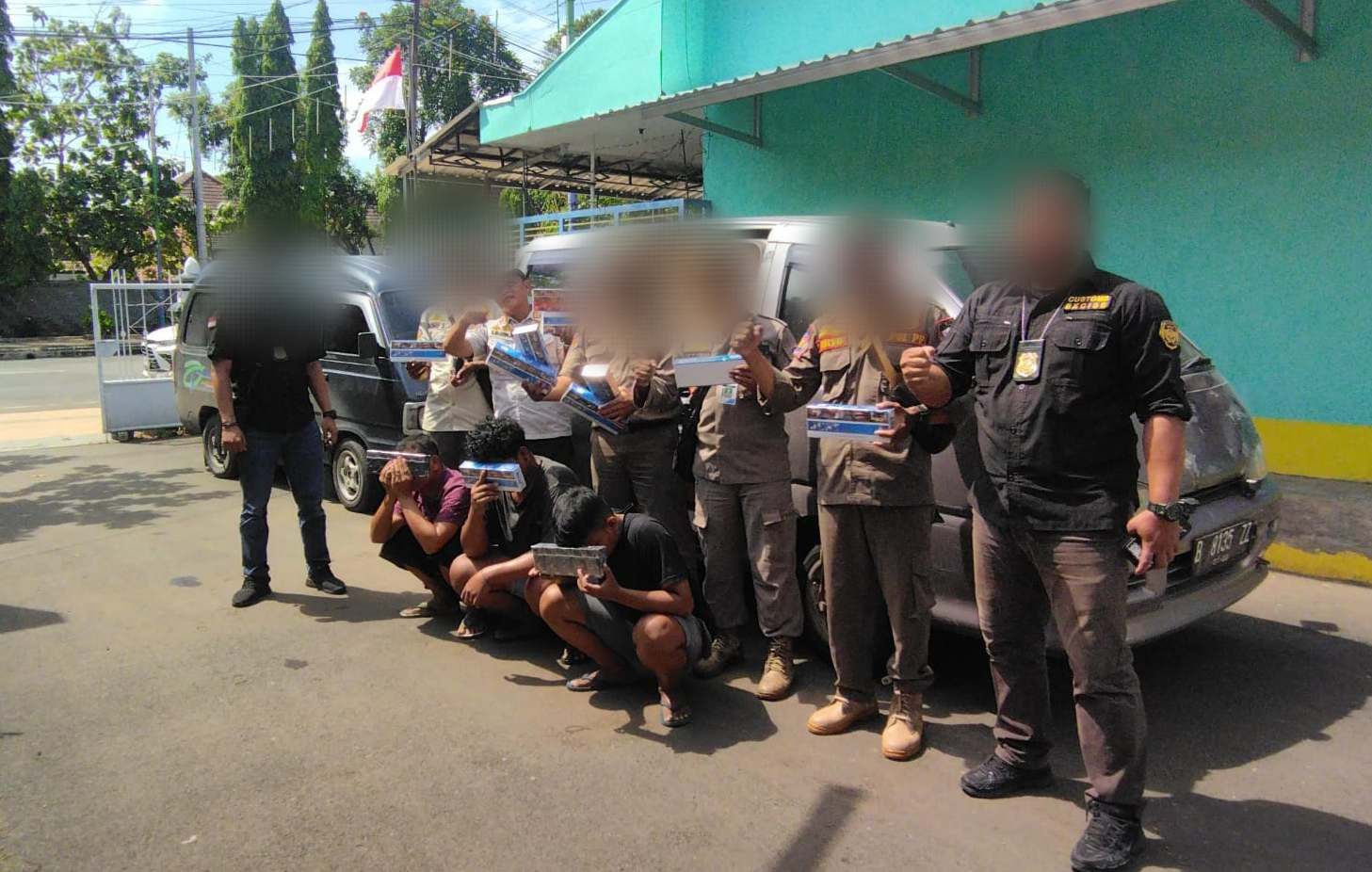 Satpol PP Batang dan Bea Cukai Amankan Ratusan Ribu Batang Rokok Ilegal dari 2 Mobil