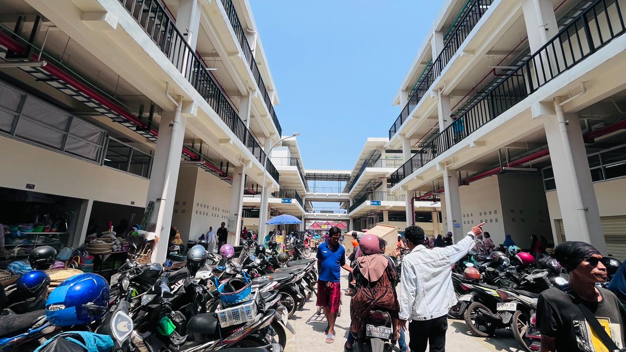 Keceriaan Pedagang Warnai Hari Pertama Pasar Banjarsari Pekalongan