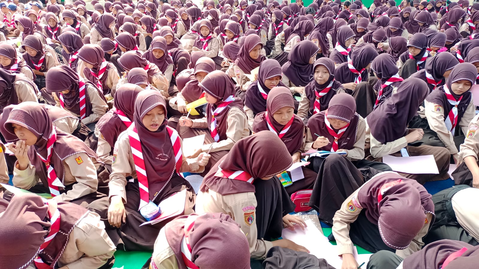 Jelang Bulan Bahasa, SMPN 1 Sragi Mendapat Penghargaan sebagai Sekolah Aktif Literasi Nasional