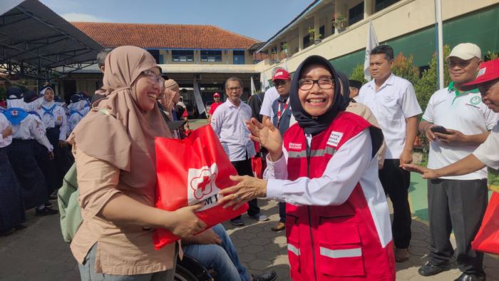 PMI Pekalongan Gelar Apel Relawan dan Salurkan Bantuan untuk Disabilitas di HUT PMI Ke-80