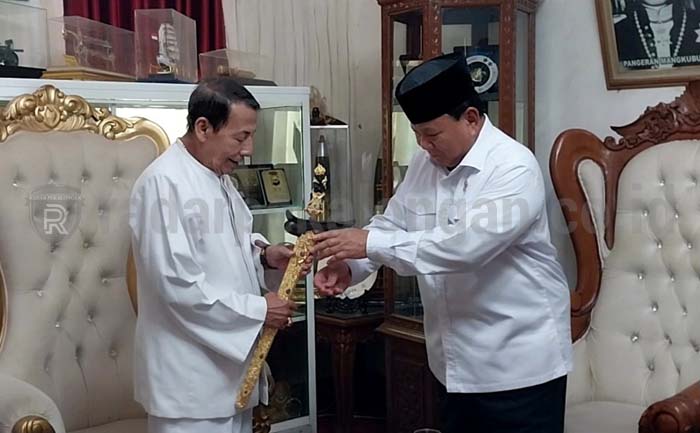 Ke Pekalongan, Prabowo Bawa Hadiah Ini untuk Habib Luthfi