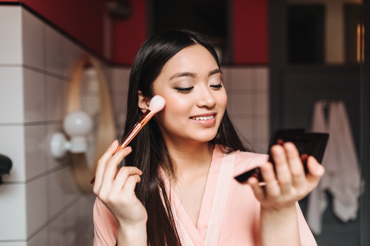 Tips Makeup Anti Luntur di Bulan Ramadhan Meski Beraktivitas dan Berkeringat