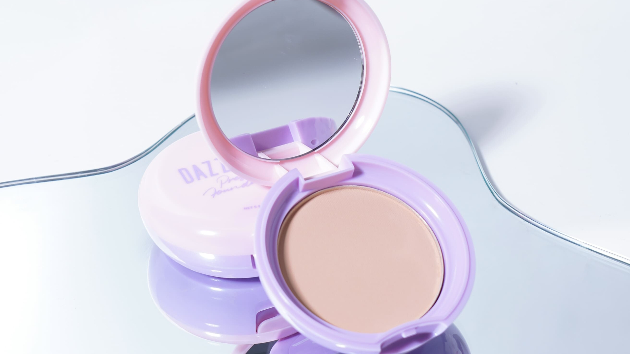 Top 4 Bedak yang Cocok untuk Kulit Mudah Berkeringat, Anti Longsor Meski Kepanasan