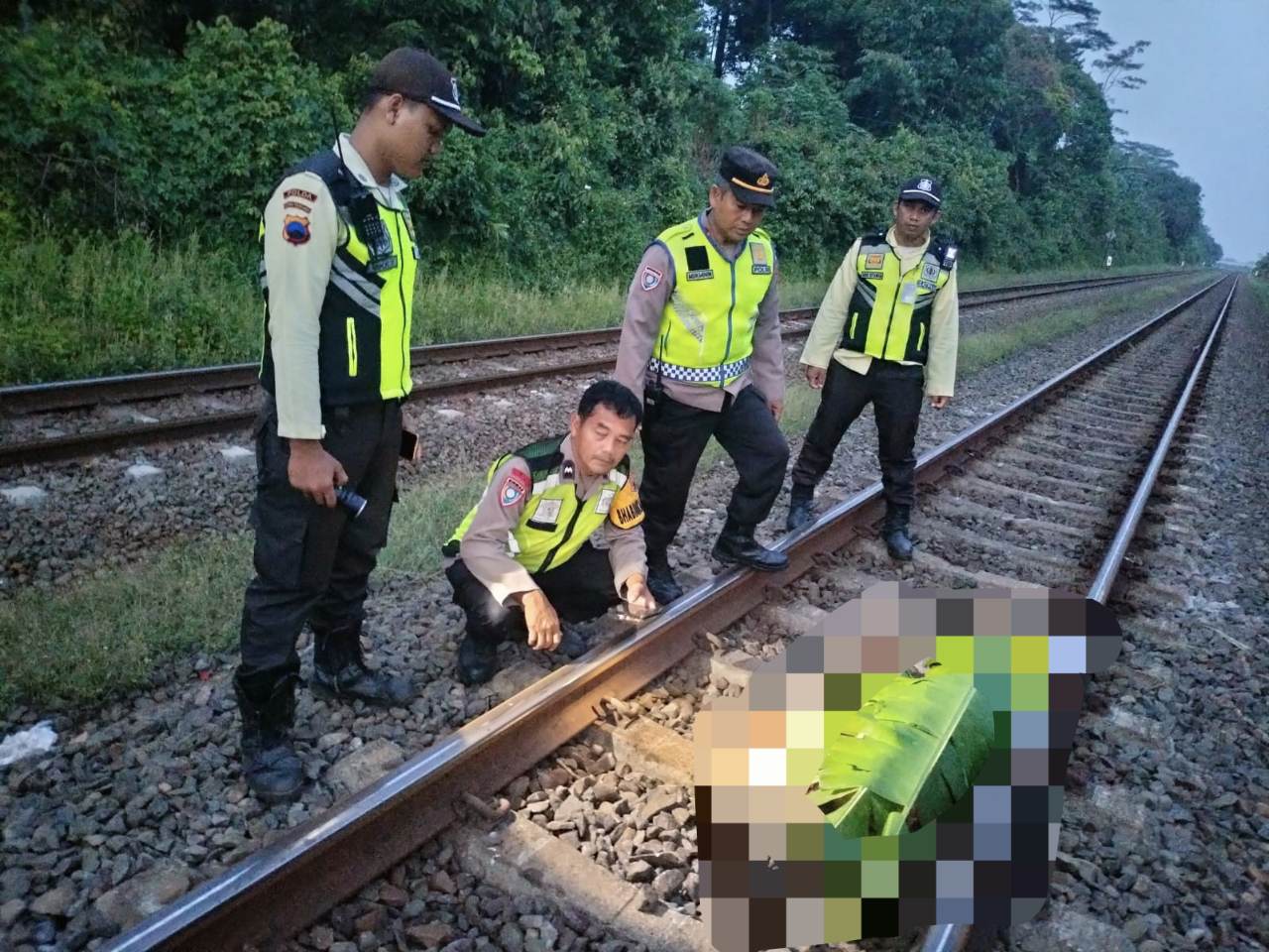 Pria Tanpa Identitas Tewas Tersambar KA Blambangan Express di Batang 